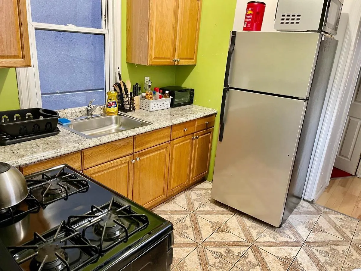 3 Bedrooms 2 Stops To Manhattan New York 0*,  United States