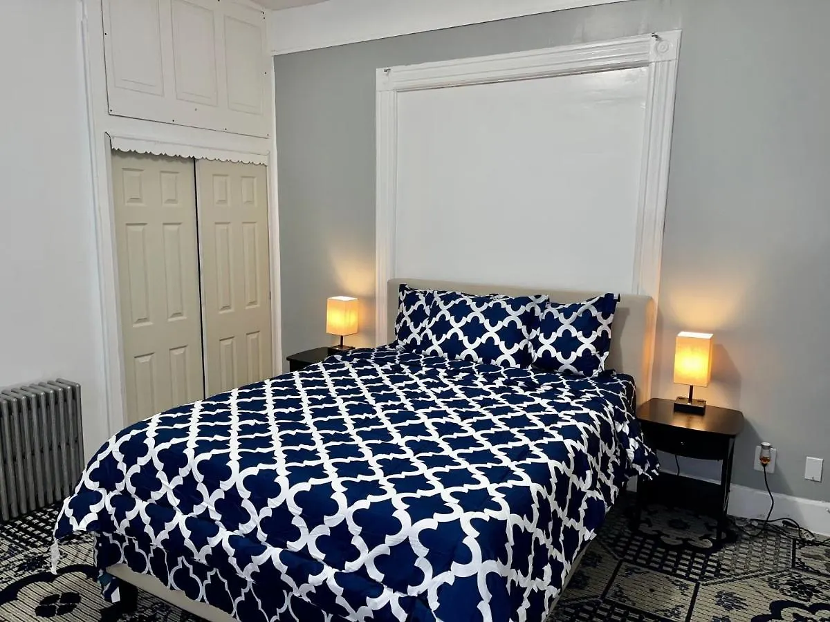 3 Bedrooms 2 Stops To Manhattan New York United States